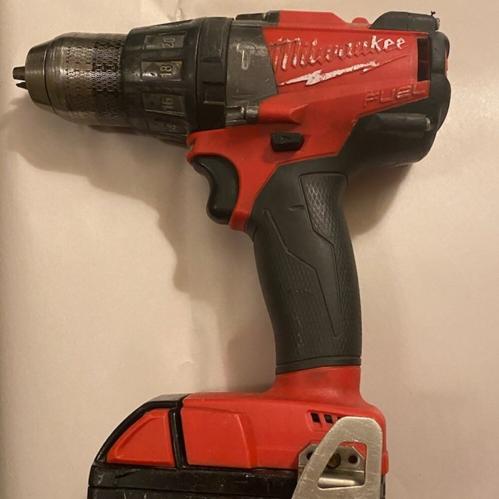 M18 MILWAUKEE HAMMER DRILL